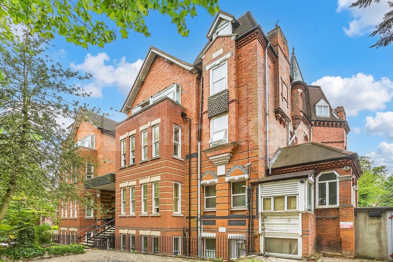 A well-presented and spacious studio apartment arranged over a mezzanine level, ideally located on the sought-after Fitzjohn’s Avenue in NW3.This furnished property features a bright and airy living area with a raised mezzanine sleeping space, crea Fitzjohns Avenue, Hampstead, NW3 (Inclusive of Gas and Water),  London