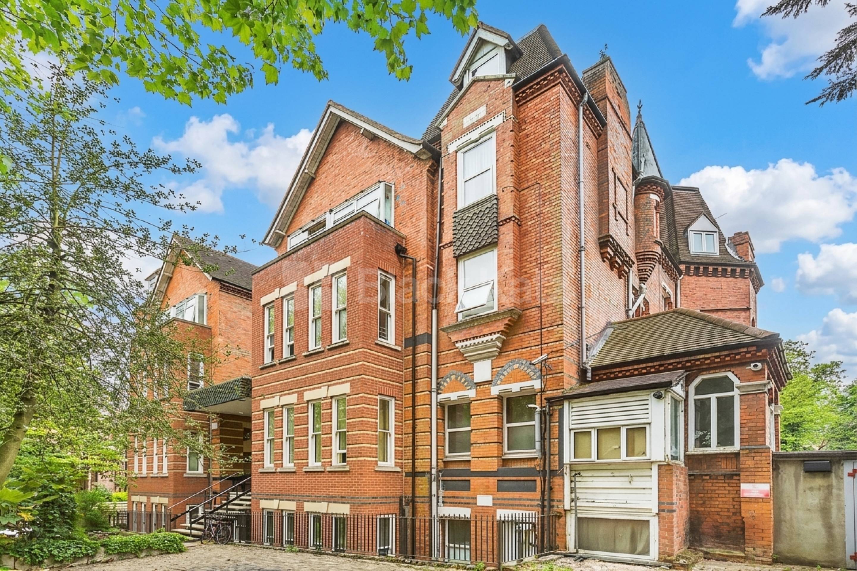 A well-presented and spacious studio apartment arranged over a mezzanine level, ideally located on the sought-after Fitzjohn’s Avenue in NW3.This furnished property features a bright and airy living area with a raised mezzanine sleeping space, crea Fitzjohns Avenue, Hampstead, NW3 (Inclusive of Gas and Water),  London NW3
