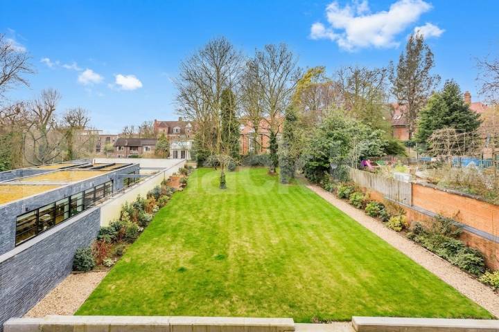 A well-presented and spacious studio apartment arranged over a mezzanine level, ideally located on the sought-after Fitzjohn’s Avenue in NW3.This furnished property features a bright and airy living area with a raised mezzanine sleeping space, crea Fitzjohns Avenue, Hampstead, NW3 (Inclusive of Gas and Water),  London