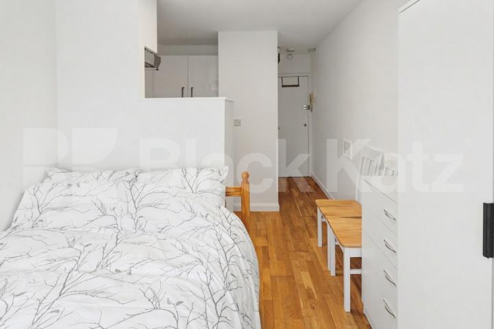A compact yet excellent value studio apartment situated on the highly desirable Fitzjohn’s Avenue in NW3.This furnished property is ideal for those seeking an affordable home in a prime location Fitzjohns avenue, Hampstead, NW3 (Inclusive of Gas and Water),  London