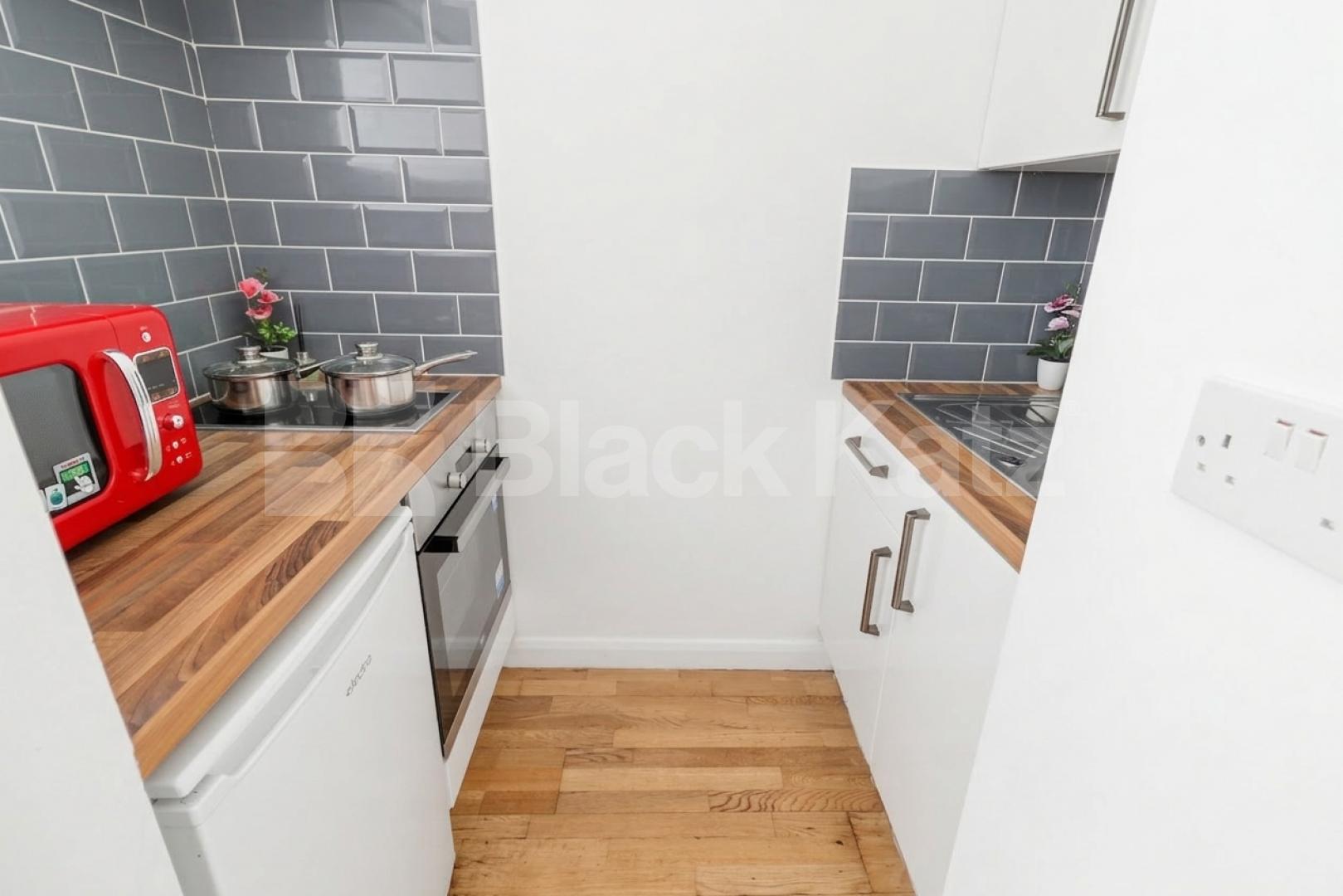 A compact yet excellent value studio apartment situated on the highly desirable Fitzjohn’s Avenue in NW3.This furnished property is ideal for those seeking an affordable home in a prime location Fitzjohns avenue, Hampstead, NW3 (Inclusive of Gas and Water),  London