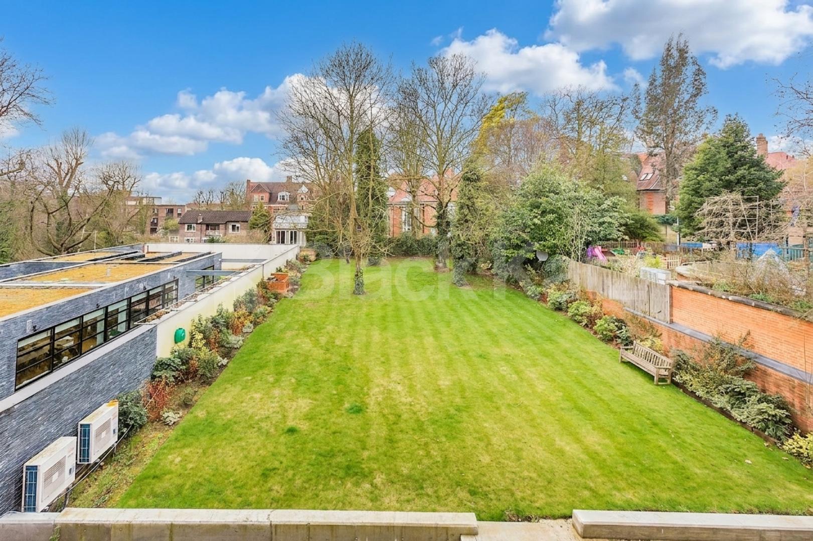 A compact yet excellent value studio apartment situated on the highly desirable Fitzjohn’s Avenue in NW3.This furnished property is ideal for those seeking an affordable home in a prime location Fitzjohns avenue, Hampstead, NW3 (Inclusive of Gas and Water),  London