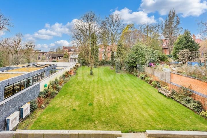 A compact yet excellent value studio apartment situated on the highly desirable Fitzjohn’s Avenue in NW3.This furnished property is ideal for those seeking an affordable home in a prime location Fitzjohns avenue, Hampstead, NW3 (Inclusive of Gas and Water),  London
