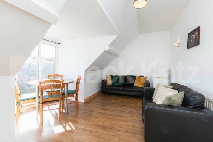 A great three double bedroom apartment on the top floor of a period conversion in Willesden Green Walm Lane, London, NW2,  London