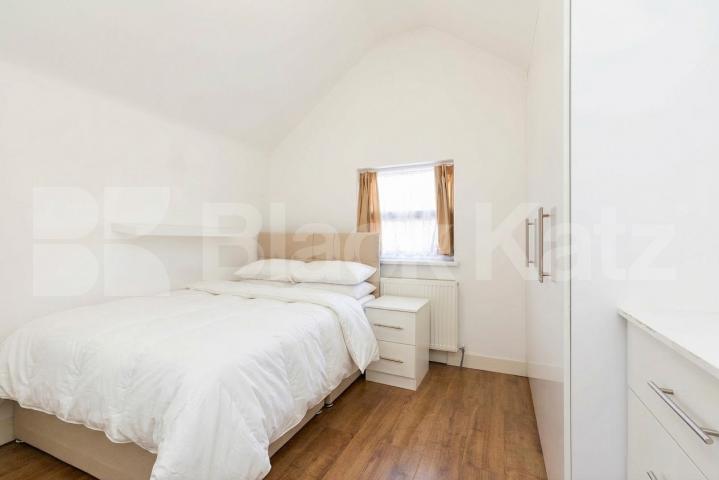 A great three double bedroom apartment on the top floor of a period conversion in Willesden Green Walm Lane, London, NW2,  London