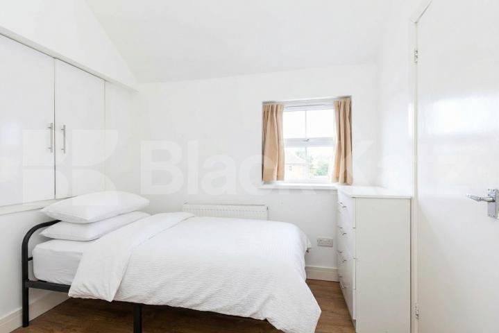 A great three double bedroom apartment on the top floor of a period conversion in Willesden Green Walm Lane, London, NW2,  London