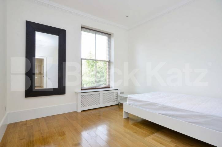 A well-presented studio apartment available to rent from the end of April, ideally located on Fitzjohns Avenue, NW3.This versatile property is offered furnished or unfurnished, allowing you to tailor the space to your needs Fitzjohns Avenue, London, NW3,  London