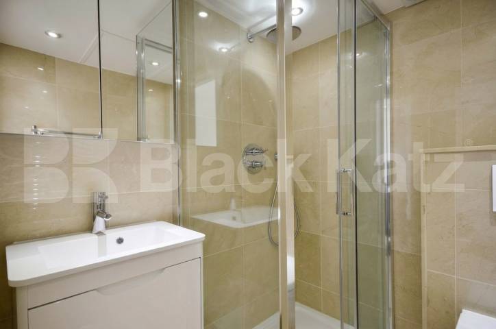 A well-presented studio apartment available to rent from the end of April, ideally located on Fitzjohns Avenue, NW3.This versatile property is offered furnished or unfurnished, allowing you to tailor the space to your needs Fitzjohns Avenue, London, NW3,  London