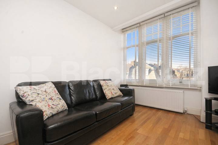 A well-presented one-bedroom apartment situated on the sought-after Glenloch Road, NW3 Glenloch road, Belsize Park, NW3 (Gas and Water Included),  London