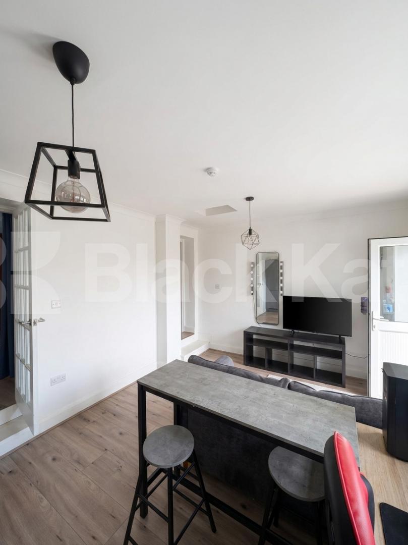 **Gas and water included** A furnished one-bedroom ground-floor apartment located on Burnley Road in the popular Dollis Hill area (NW10) Burnley Road, Dollis Hill, NW10 (Gas and Water Included),  London