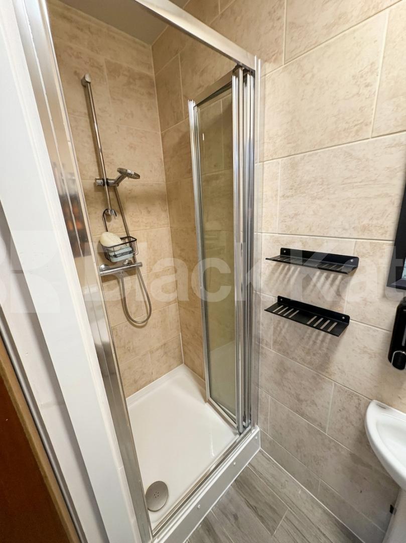 **Gas and water included** A furnished one-bedroom ground-floor apartment located on Burnley Road in the popular Dollis Hill area (NW10) Burnley Road, Dollis Hill, NW10 (Gas and Water Included),  London