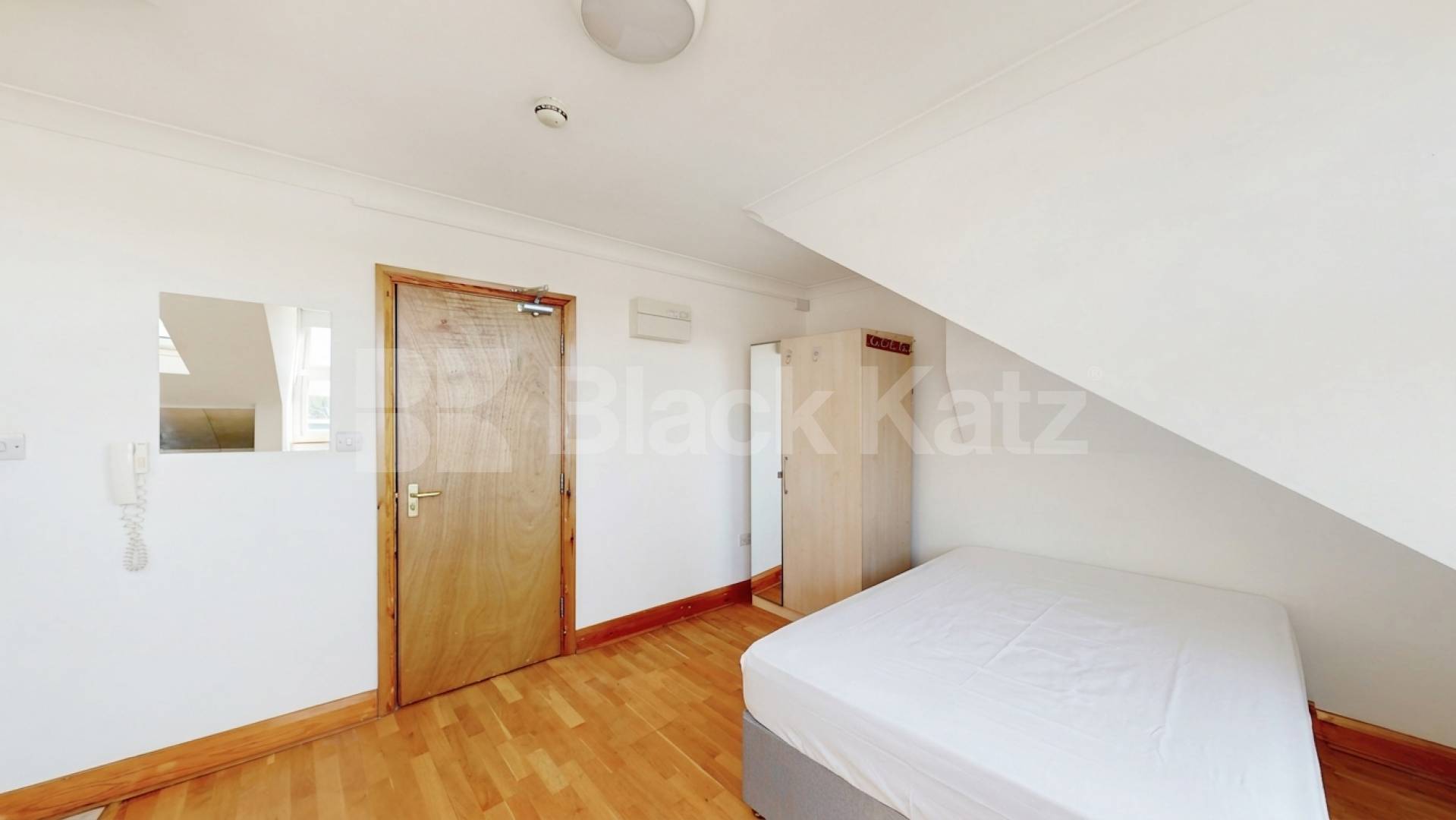 (Inclusive of Gas, Heating+Water) This is a spacious modern studio in a conversion in Dollis Hill Burnley road, Dollis Hill, NW10 (Gas and Water Included),  London