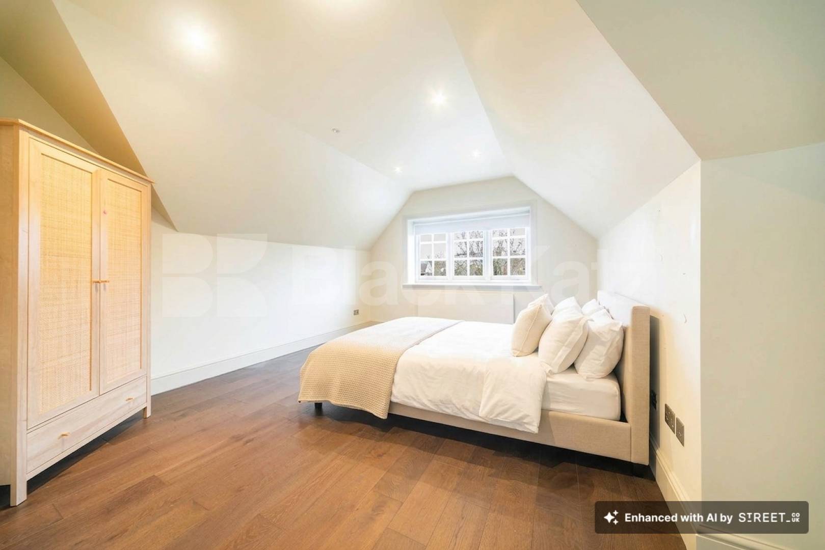 A spacious and well-presented two-bedroom apartment located on the sought-after Eton Avenue in Belsize Park.The property features a large, separate lounge offering plenty of natural light, along with two generously sized double bedrooms Eton Avenue, London, NW3,  London