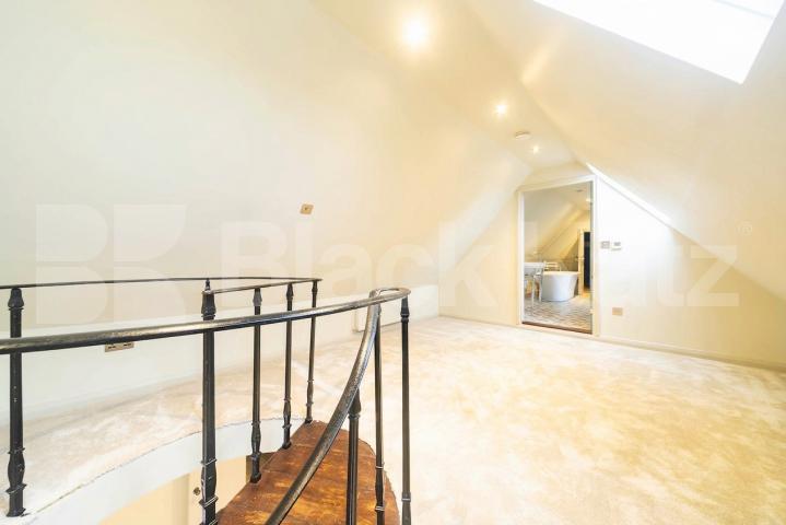 A spacious and well-presented two-bedroom apartment located on the sought-after Eton Avenue in Belsize Park.The property features a large, separate lounge offering plenty of natural light, along with two generously sized double bedrooms Eton Avenue, London, NW3,  London