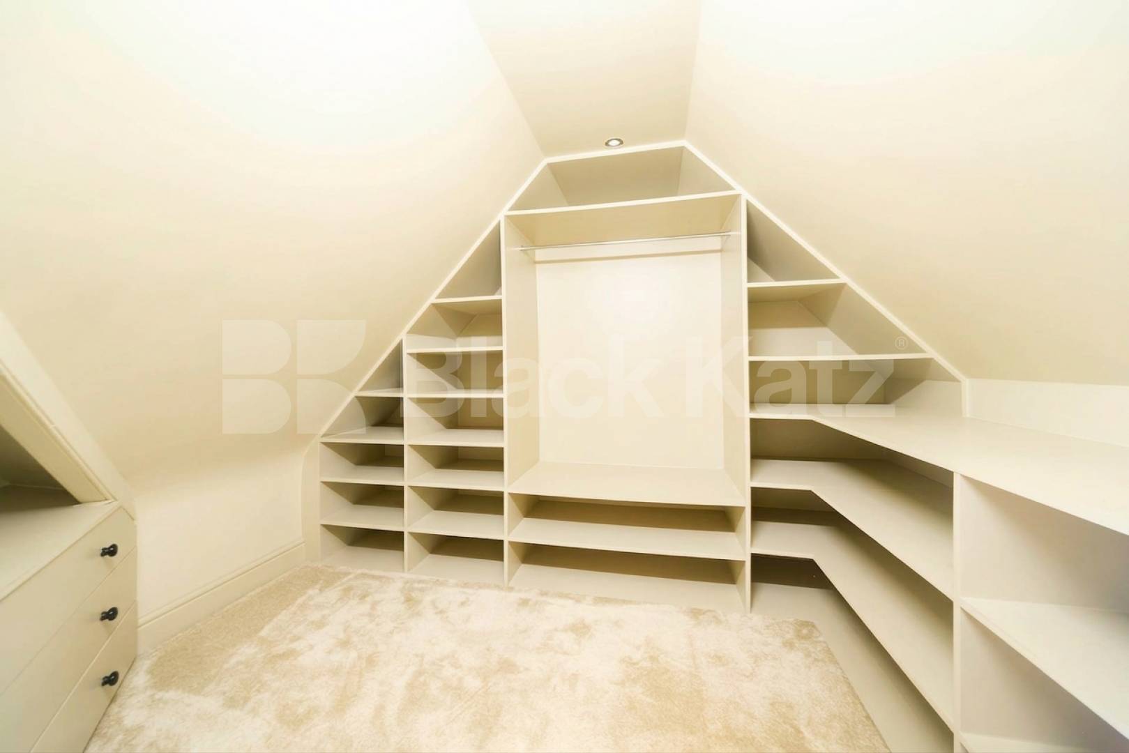 A spacious and well-presented two-bedroom apartment located on the sought-after Eton Avenue in Belsize Park.The property features a large, separate lounge offering plenty of natural light, along with two generously sized double bedrooms Eton Avenue, London, NW3,  London