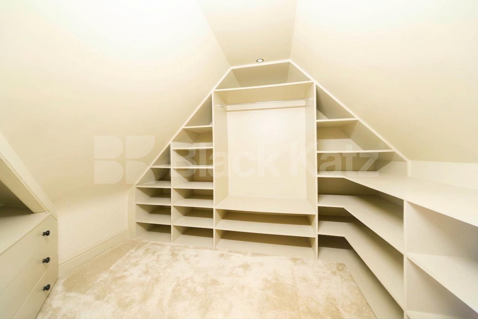 A spacious and well-presented two-bedroom apartment located on the sought-after Eton Avenue in Belsize Park.The property features a large, separate lounge offering plenty of natural light, along with two generously sized double bedrooms Eton Avenue, London, NW3,  London