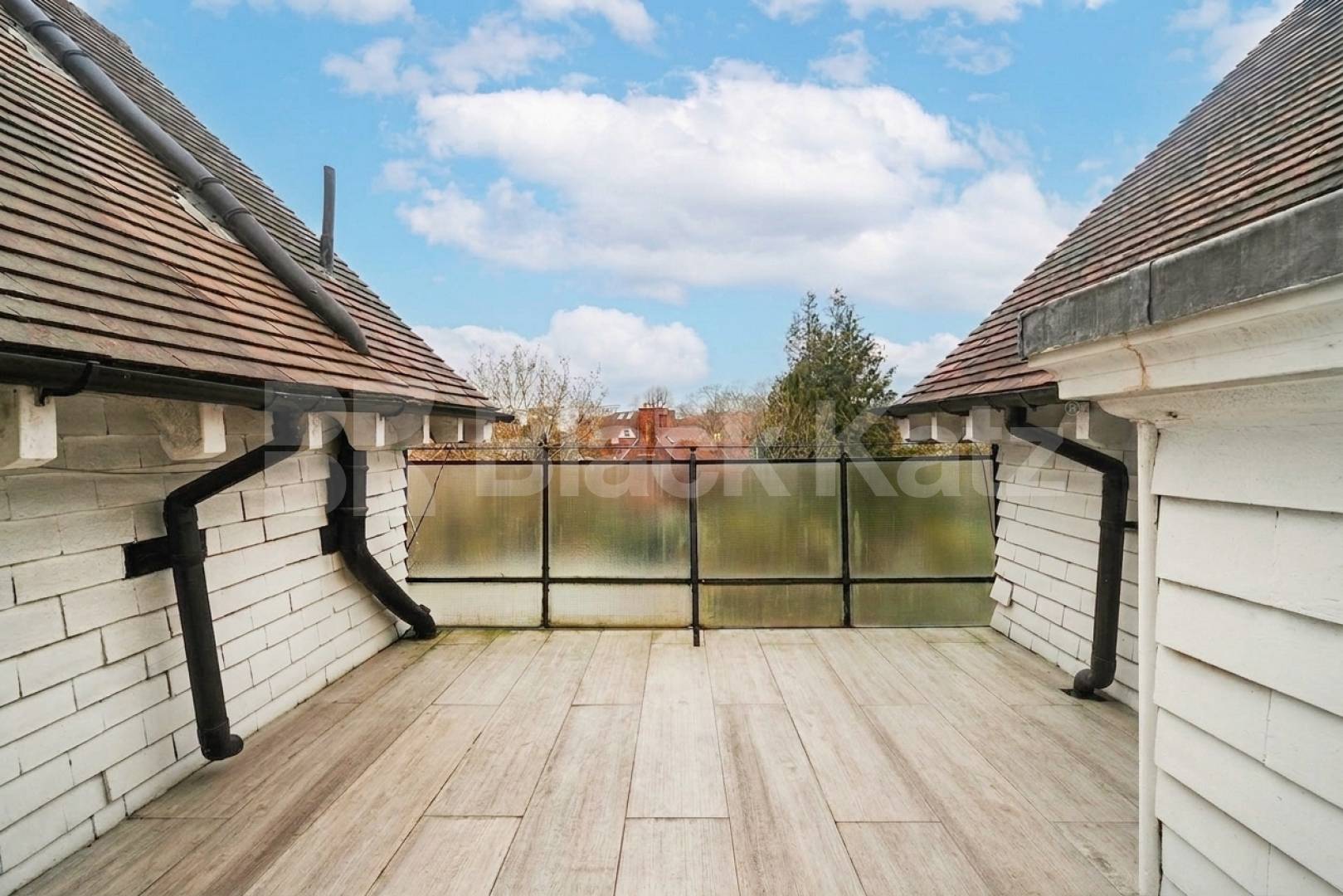 A spacious and well-presented two-bedroom apartment located on the sought-after Eton Avenue in Belsize Park.The property features a large, separate lounge offering plenty of natural light, along with two generously sized double bedrooms Eton Avenue, London, NW3,  London