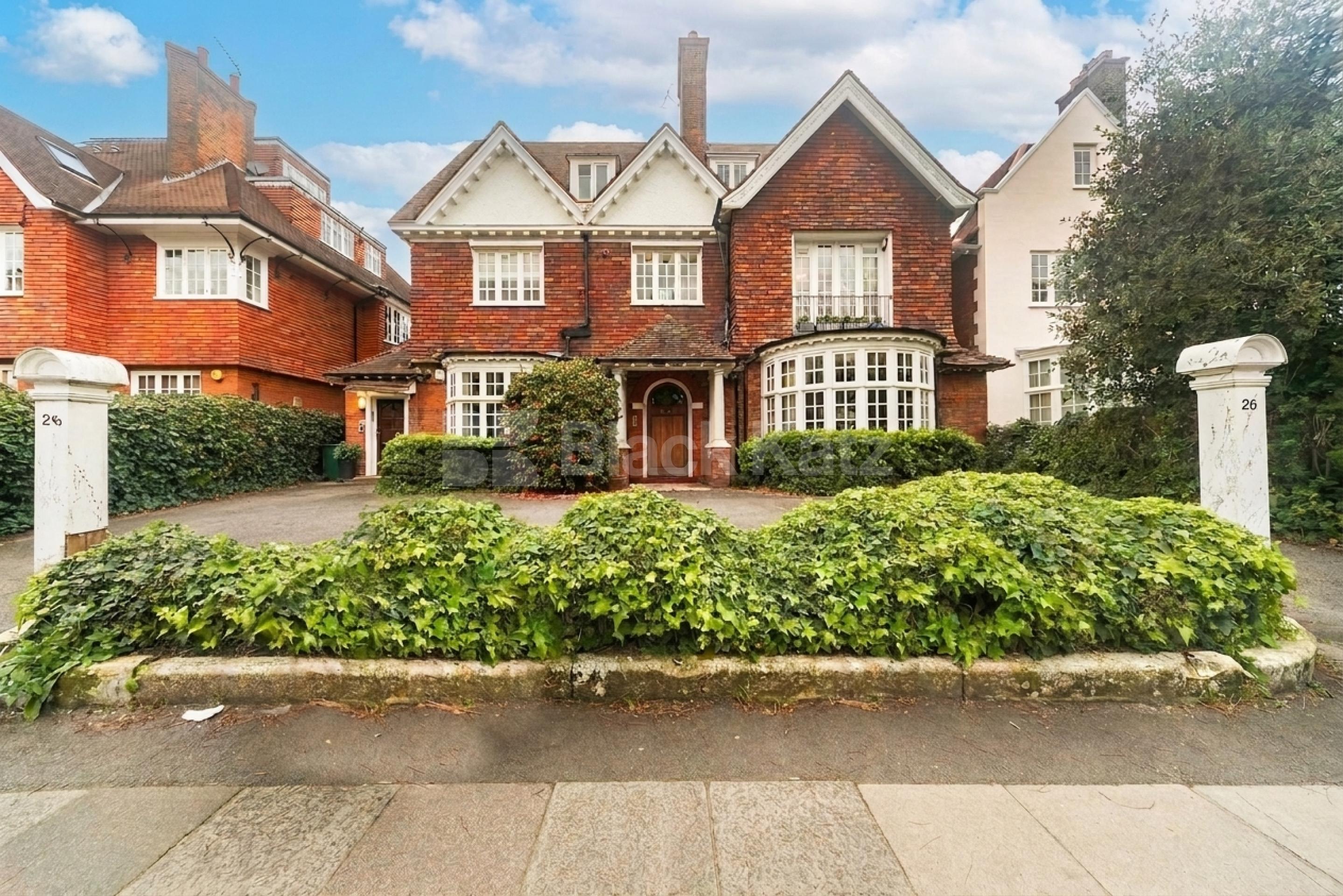 A spacious and well-presented two-bedroom apartment located on the sought-after Eton Avenue in Belsize Park.The property features a large, separate lounge offering plenty of natural light, along with two generously sized double bedrooms Eton Avenue, London, NW3,  London NW3