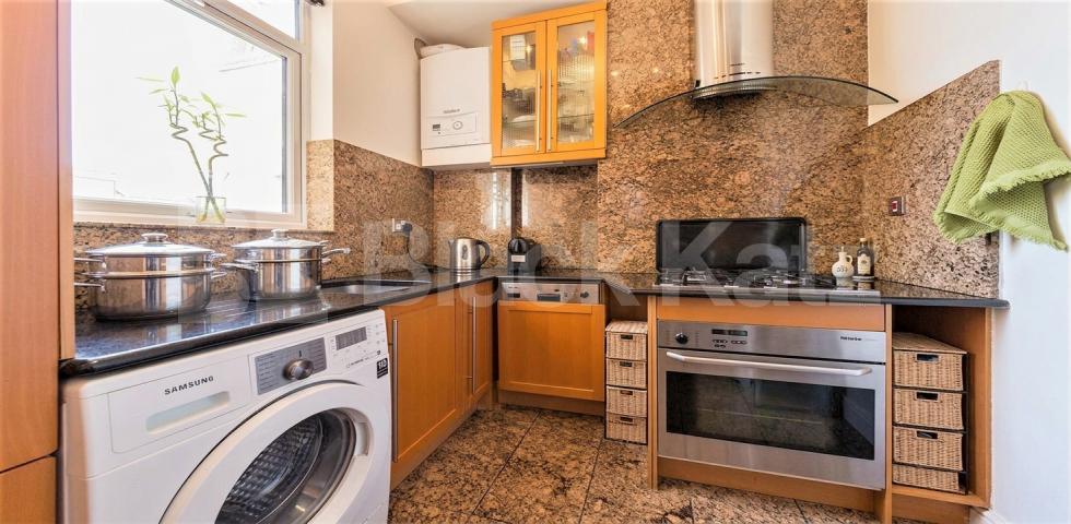 A well-presented and fully furnished studio apartment situated on the popular Ellesmere Road in NW10 Ellesmere Road, London, NW10,  London