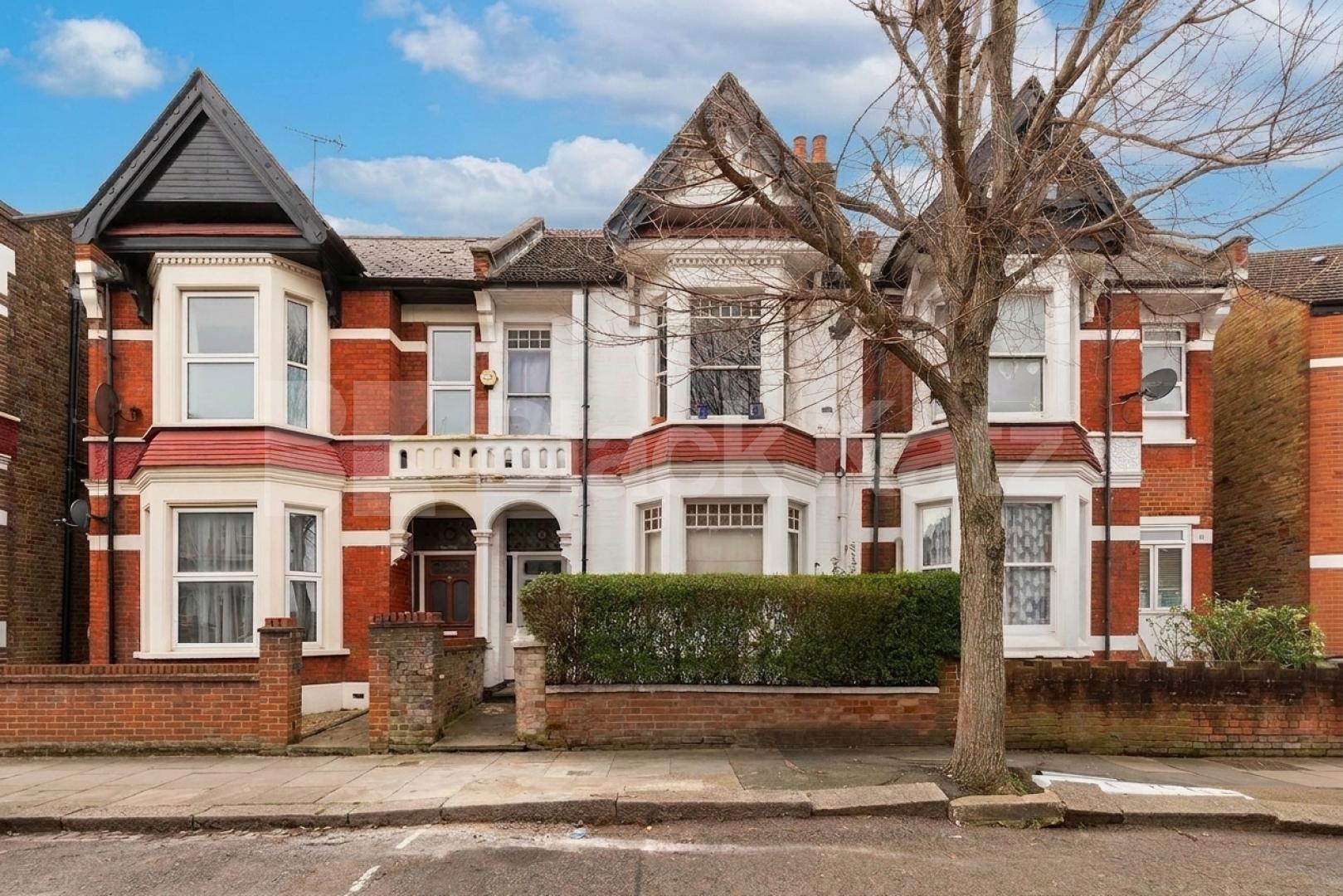 A well-presented studio flat available now on Sellons Avenue in Harlesden Sellons Avenue, London, NW10,  London