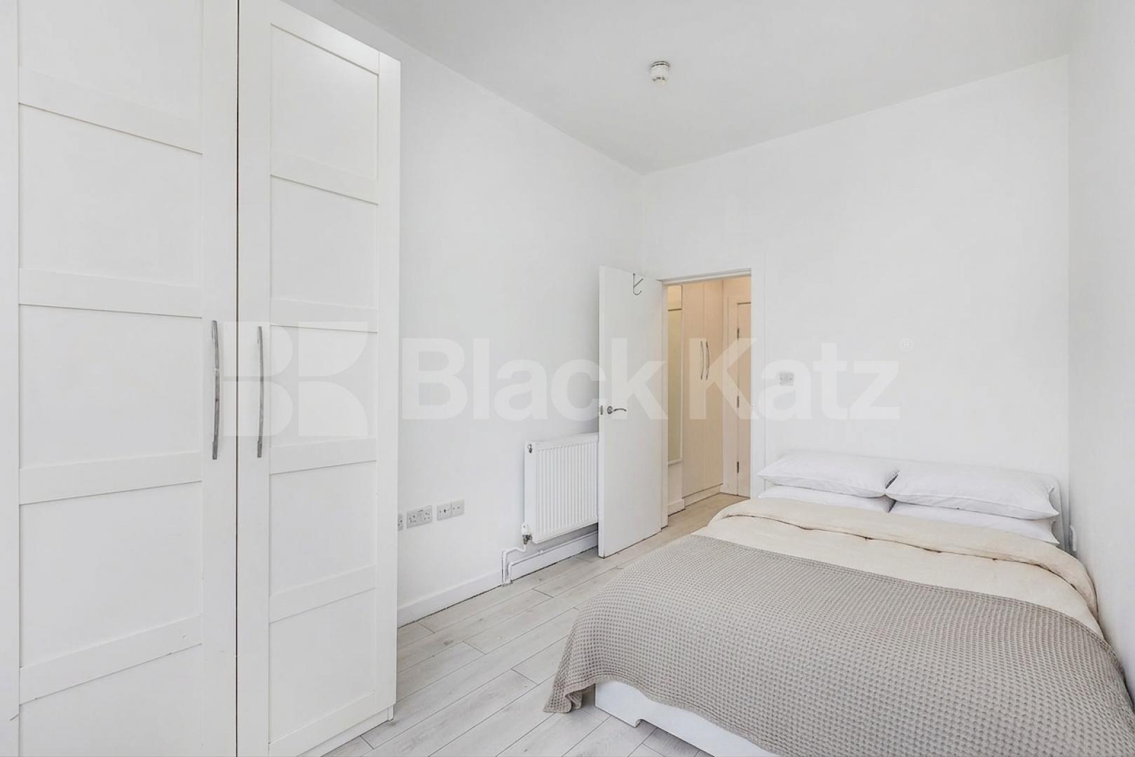 A well-presented and versatile property located on the highly sought-after Warwick Road in the heart of Earls Court Warwick road, Earls court, SW5 (Council tax, electric and water included),  Flat 216 49-51 Warwick Road