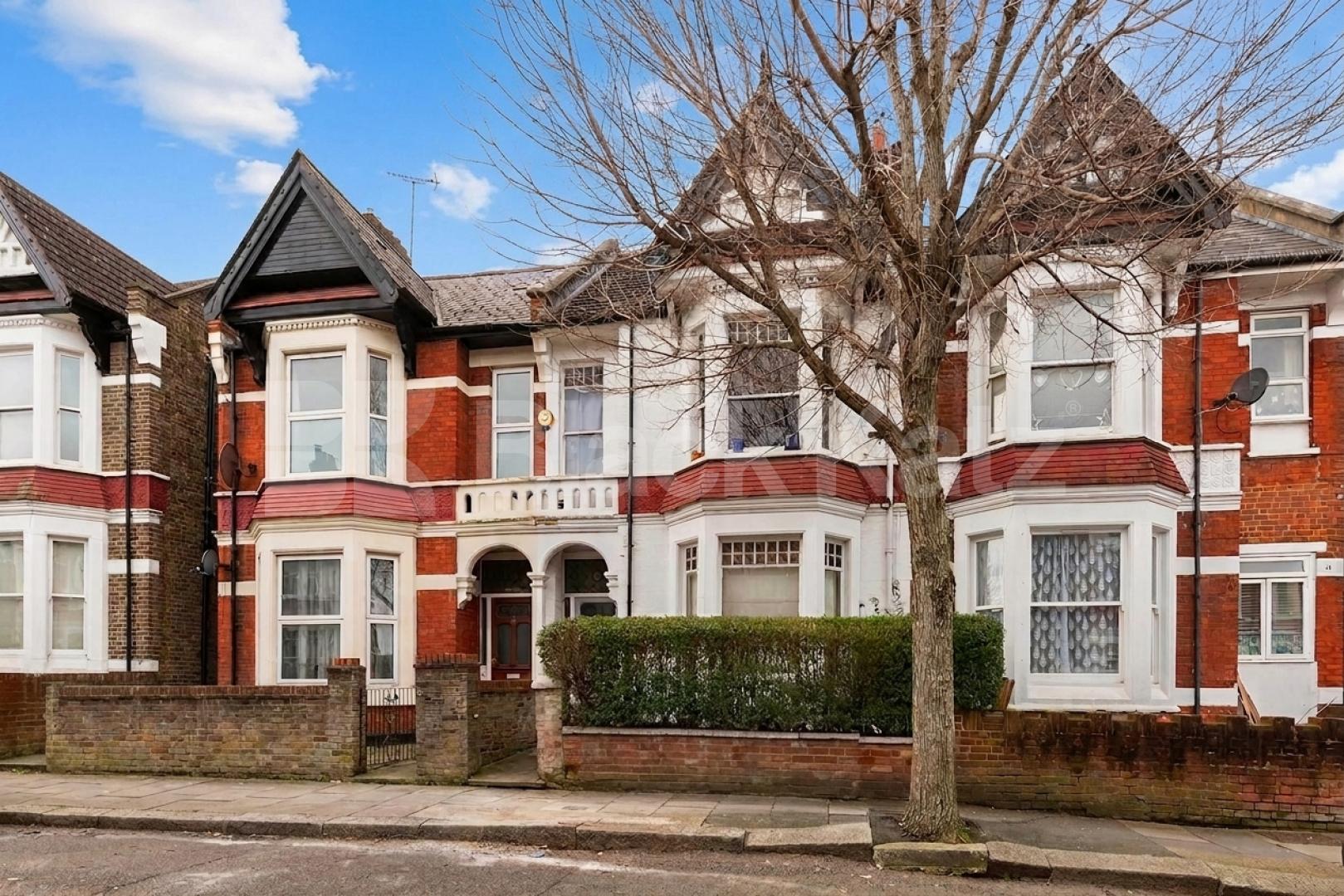 A well-presented studio flat available now on Sellons Avenue in Harlesden Sellons Avenue, Harlesden, NW10,  Harlesden