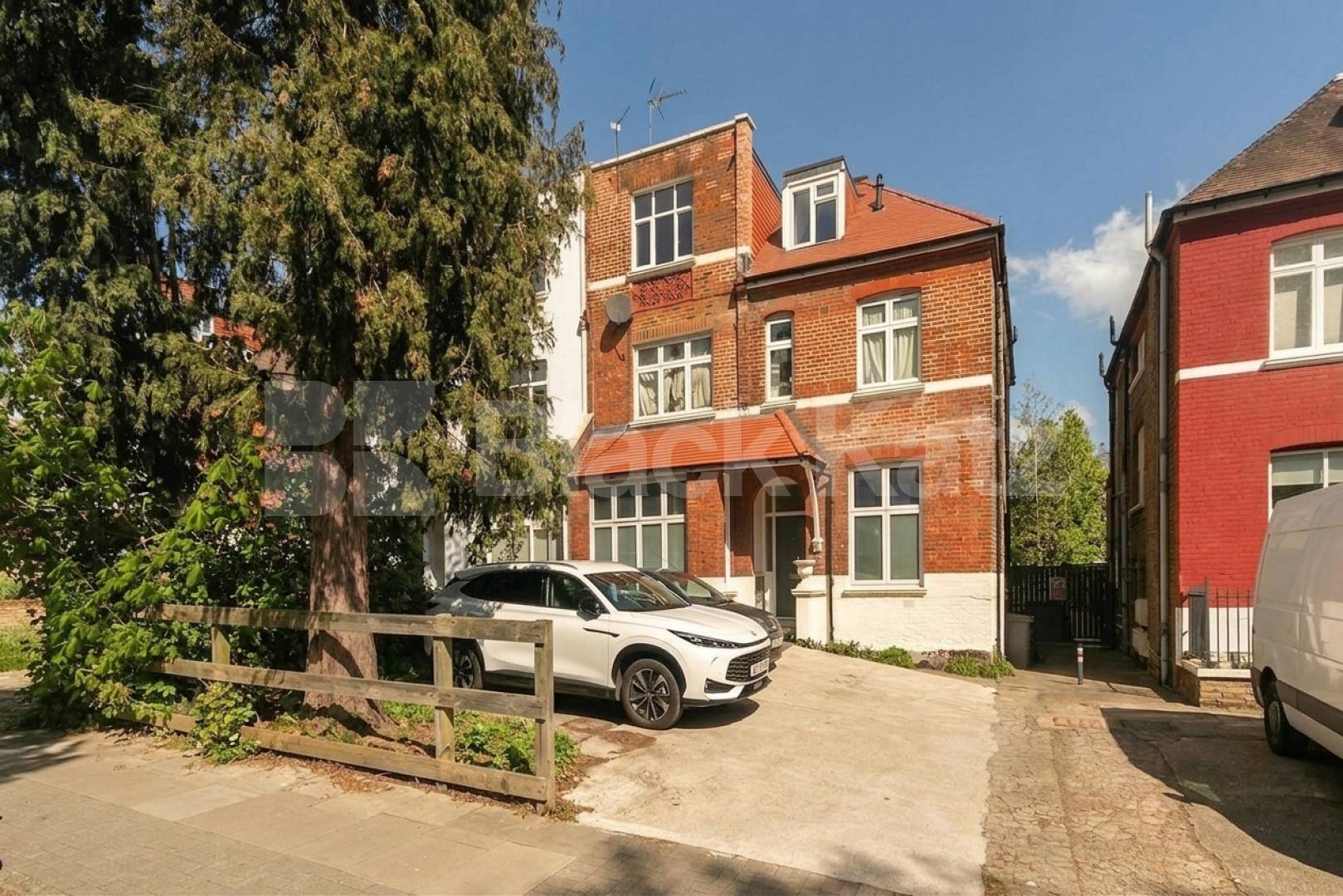 A beautifully renovated two-bedroom plus study apartment on Chatsworth Road, NW2, finished to a high standard throughout Chatsworth Road, London, NW2,  London