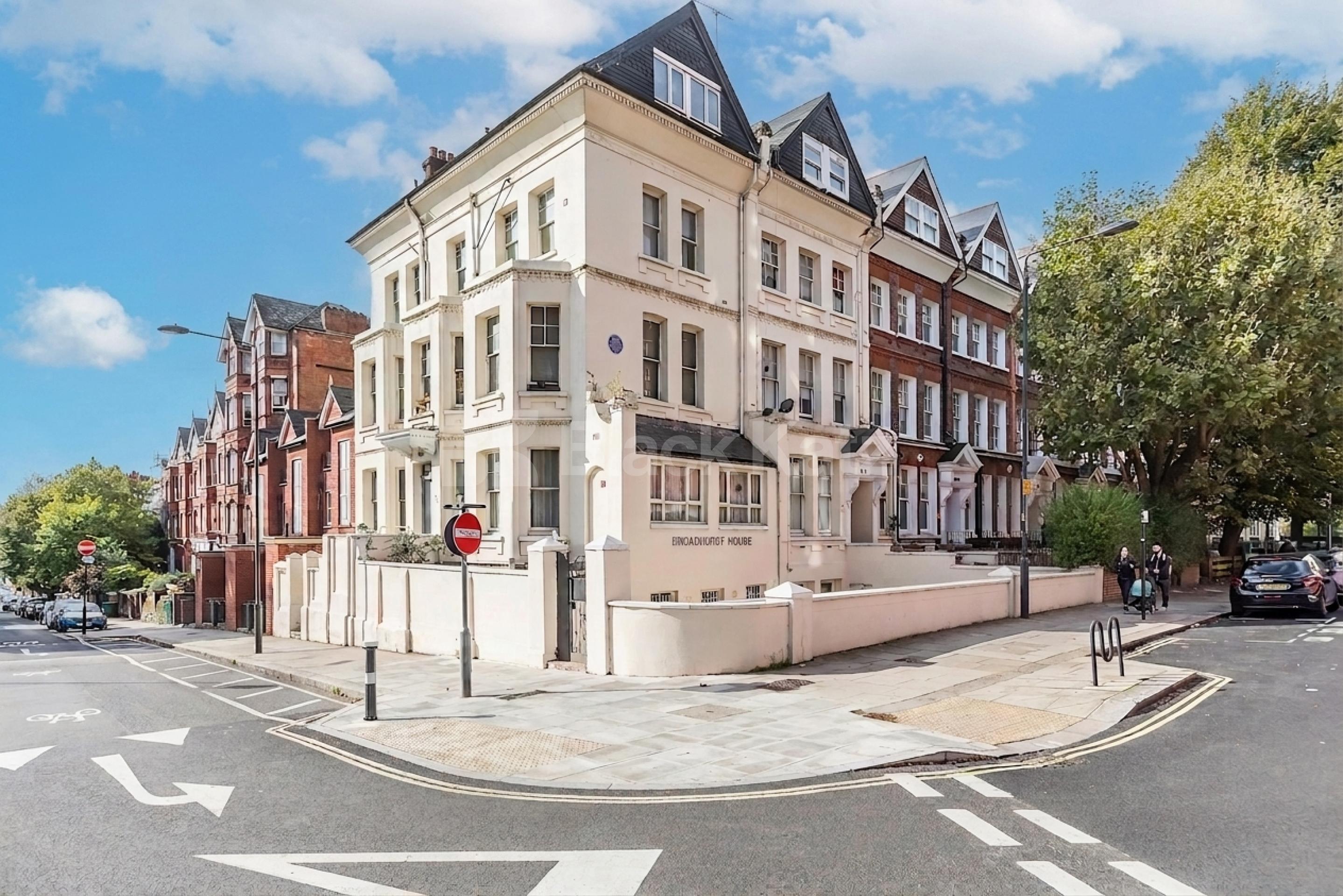 A cosy one-bedroom flat available immediately on Broadhurst Gardens, NW6 Broadhurst Gardens, South Hampstead, NW6 (Inclusive of Gas, Water and electric),  London NW6