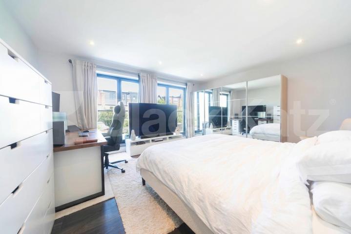 Available from the start of June, this exceptional five-bedroom home has been recently renovated to a high standard, offering modern, spacious living in a highly convenient location.The property comprises five large double bedrooms, all well-proporti Burnley Road, Dollis Hill, NW10,  London