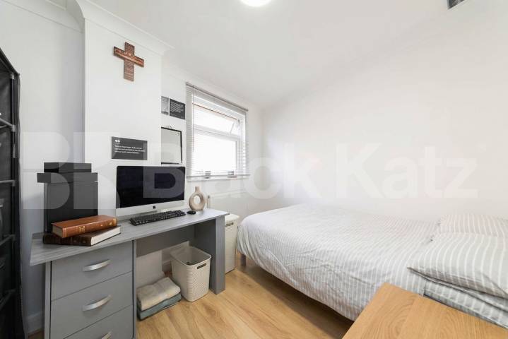 A well-presented two-bedroom property available to rent on Burnley Road, Dollis Hill Burnley Road, Dollis Hill, NW10 (Inclusive of gas and water),  London