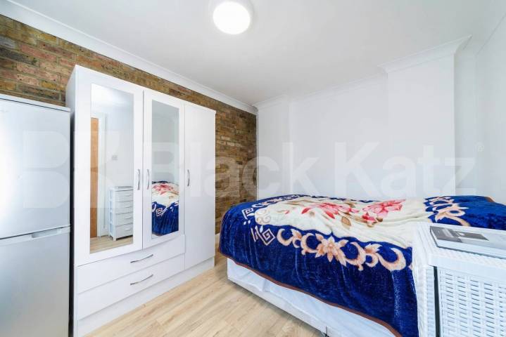 A well-presented two-bedroom property available to rent on Burnley Road, Dollis Hill Burnley Road, Dollis Hill, NW10 (Inclusive of gas and water),  London
