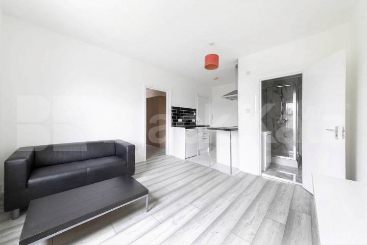 A beautifully renovated one-bedroom flat available now on Dean Road, NW2 Dean Road, Willesden Green, NW2 (Inclusive of Water),  London