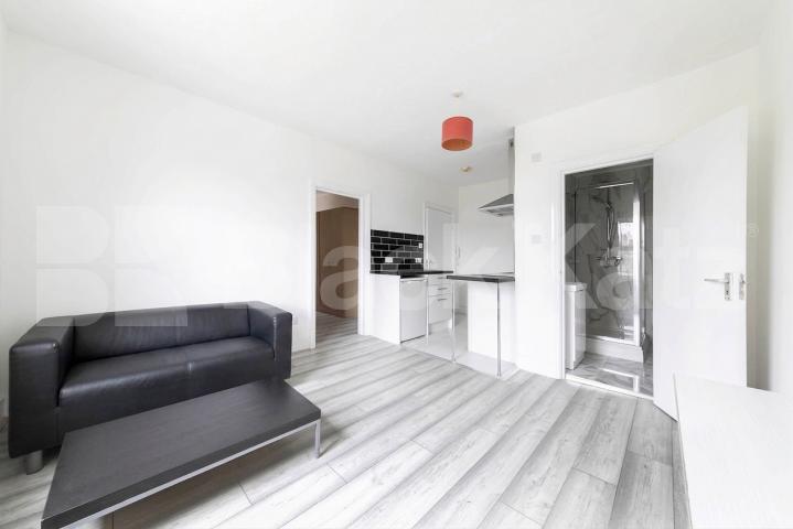 A beautifully renovated one-bedroom flat available now on Dean Road, NW2 Dean Road, Willesden Green, NW2 (Inclusive of Water),  London