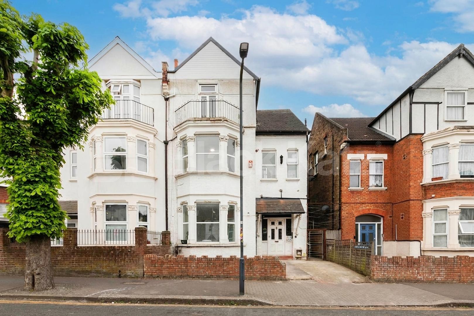 A beautifully renovated one-bedroom flat available now on Dean Road, NW2 Dean Road, Willesden Green, NW2 (Inclusive of Water),  London
