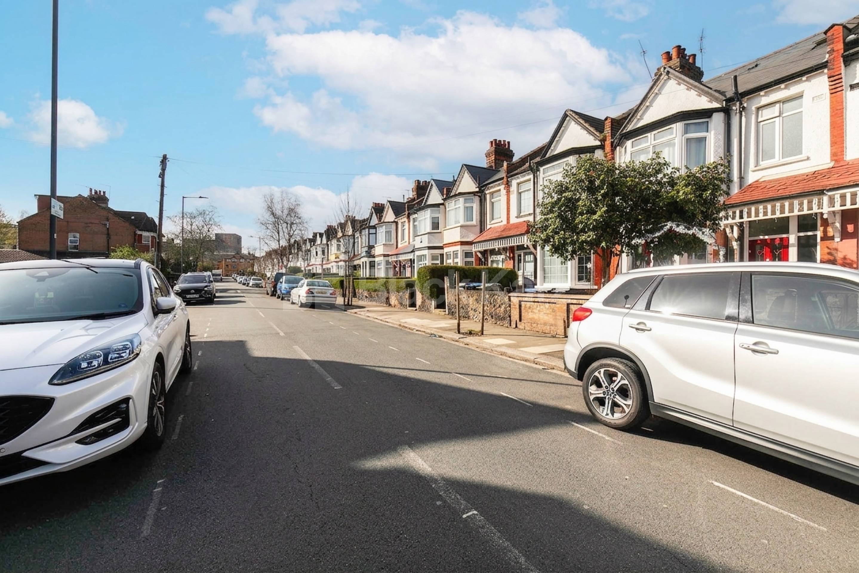 A spacious and fully renovated five-bedroom home located on Lancaster Road, NW10, ideally suited for professional sharers or a growing family Lancaster Road, London, NW10,  London NW10