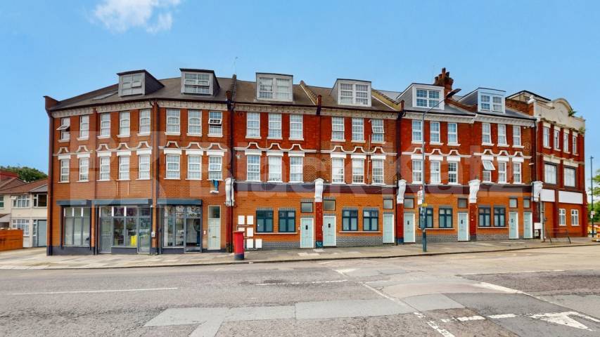Virtually Staged-A spacious one bedroom apartment a short walk from Dollis Hill Tube (JUBILEE LINE) Burnley Road, Dollis Hill, NW10 (Inclusive of Gas and water),  London