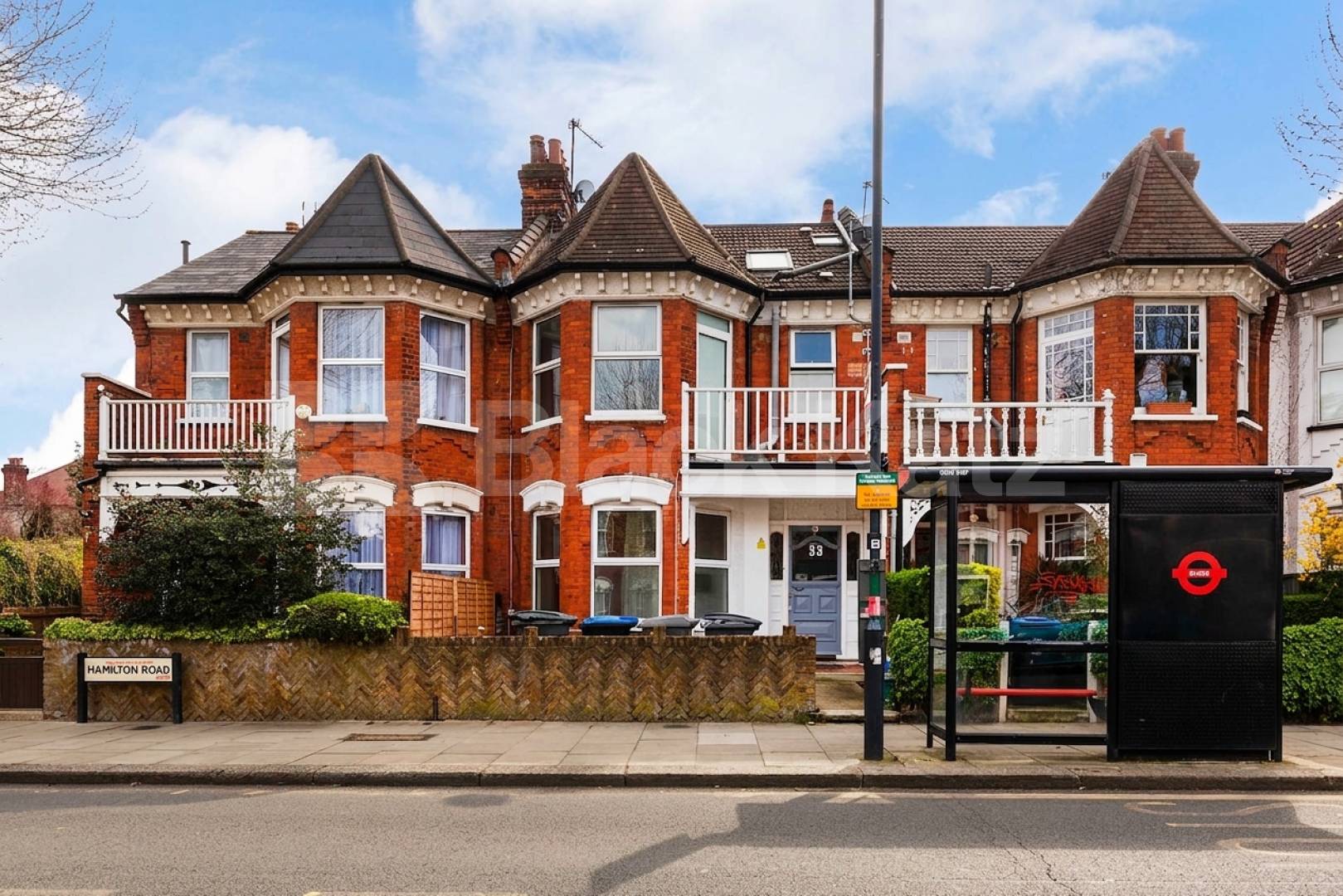 Spacious 5-bedroom furnished house with large garden – available end of July – Hamilton Road, NW10.This well-maintained and fully furnished five-bedroom house is perfect for a group of sharers looking for both comfort and space Hamilton Road, London, NW10,  London
