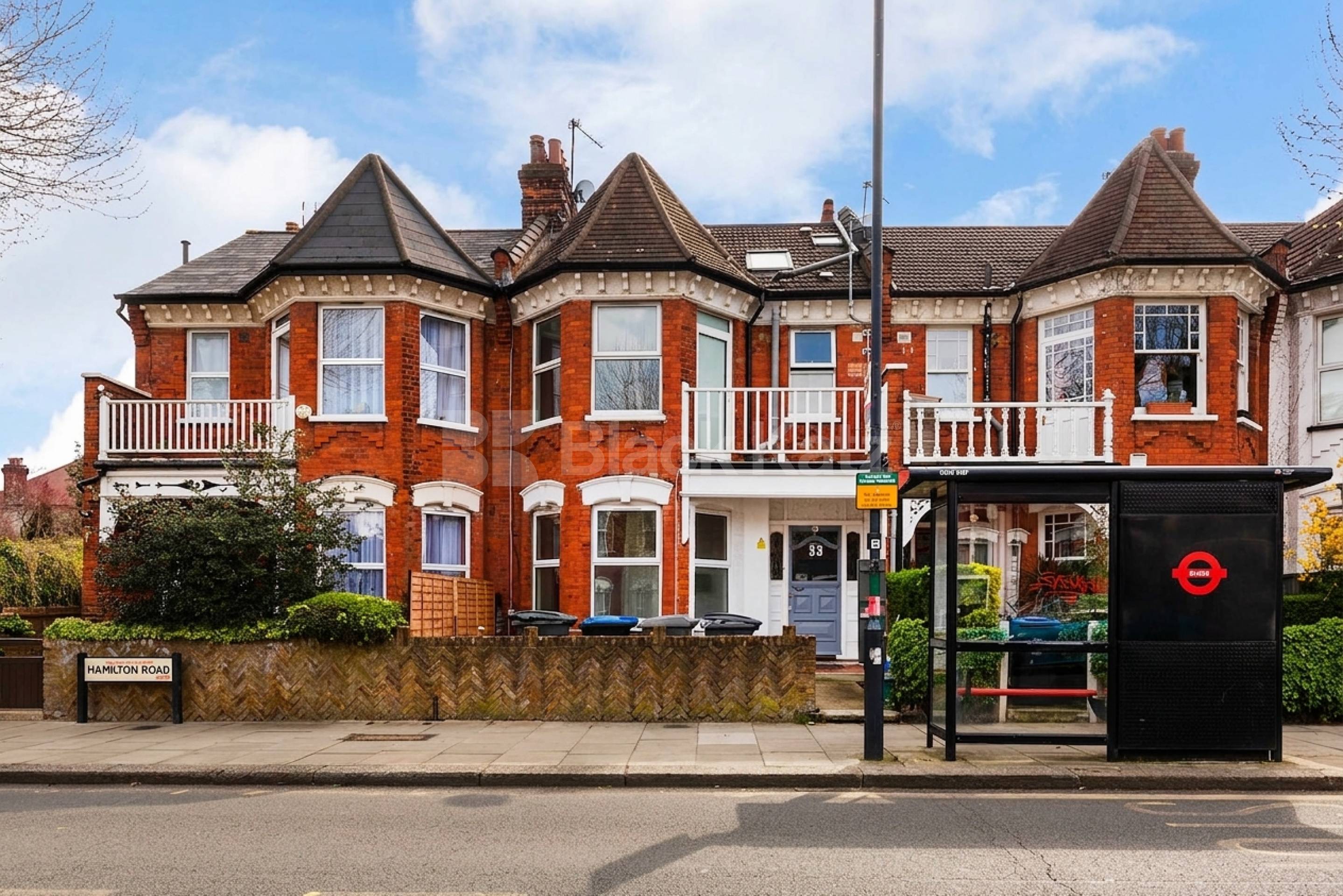 Spacious 5-bedroom furnished house with large garden – available end of July – Hamilton Road, NW10.This well-maintained and fully furnished five-bedroom house is perfect for a group of sharers looking for both comfort and space Hamilton Road, London, NW10,  London NW10