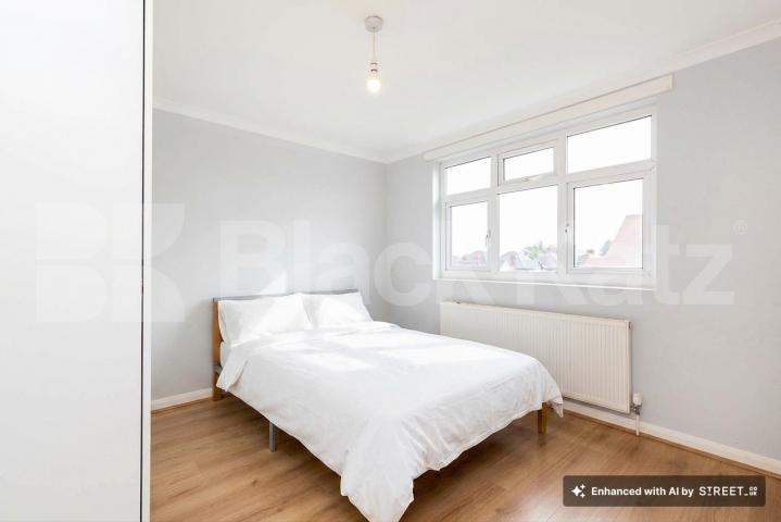 Spacious 5-bedroom furnished house with large garden – available end of July – Hamilton Road, NW10.This well-maintained and fully furnished five-bedroom house is perfect for a group of sharers looking for both comfort and space Hamilton Road, London, NW10,  London