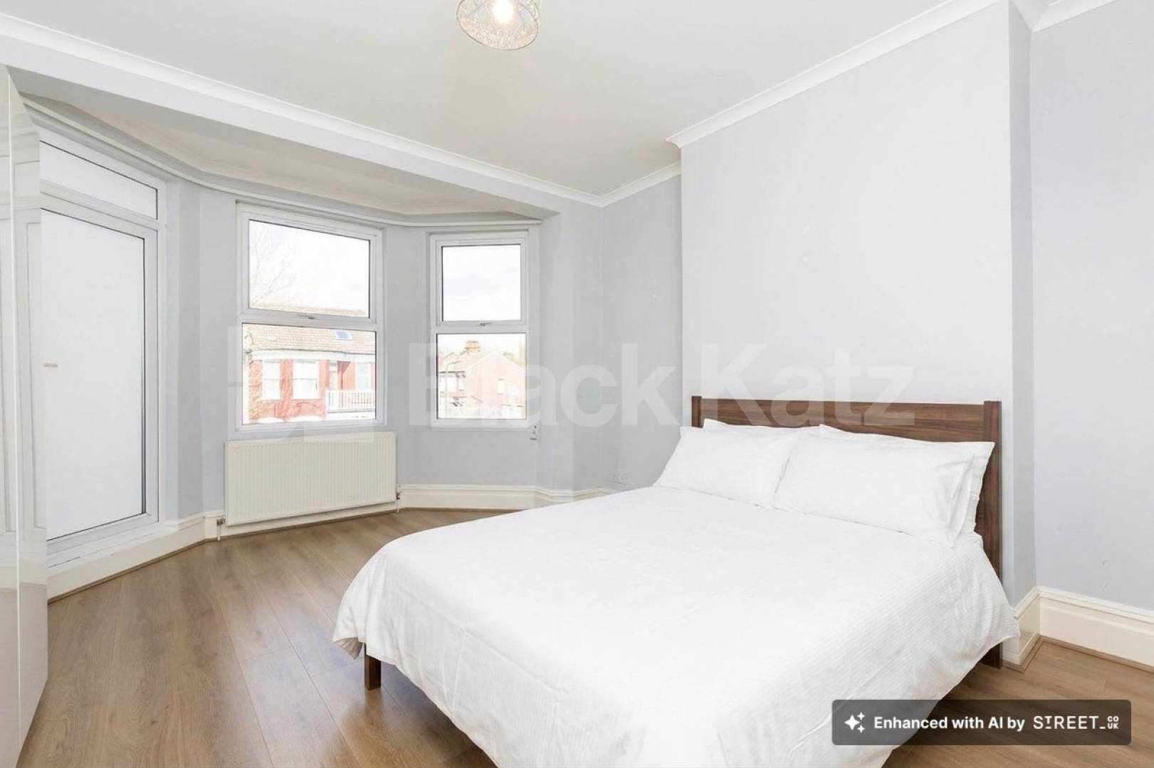 Spacious 5-bedroom furnished house with large garden – available end of July – Hamilton Road, NW10.This well-maintained and fully furnished five-bedroom house is perfect for a group of sharers looking for both comfort and space Hamilton Road, London, NW10,  London