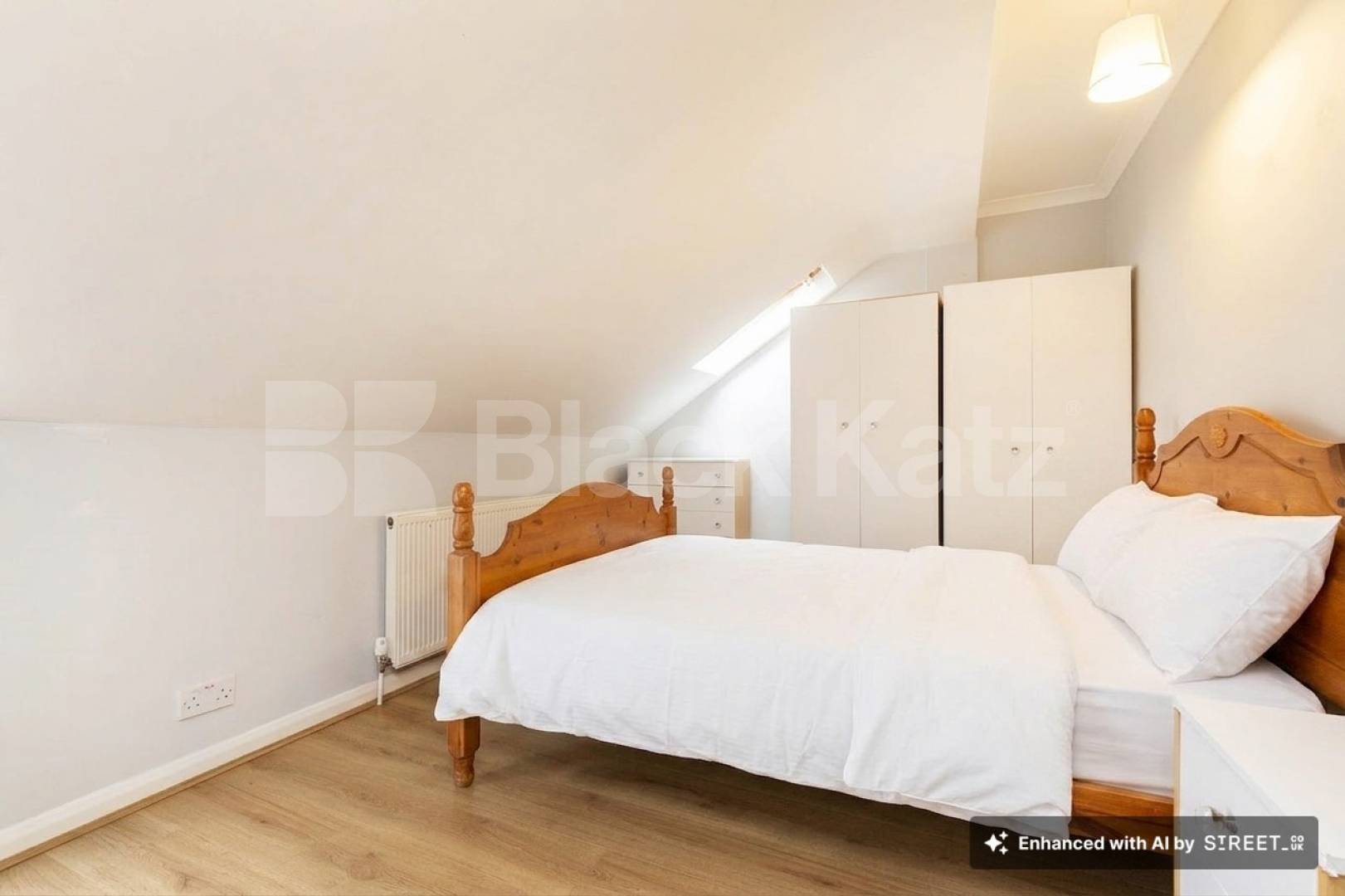 Spacious 5-bedroom furnished house with large garden – available end of July – Hamilton Road, NW10.This well-maintained and fully furnished five-bedroom house is perfect for a group of sharers looking for both comfort and space Hamilton Road, London, NW10,  London