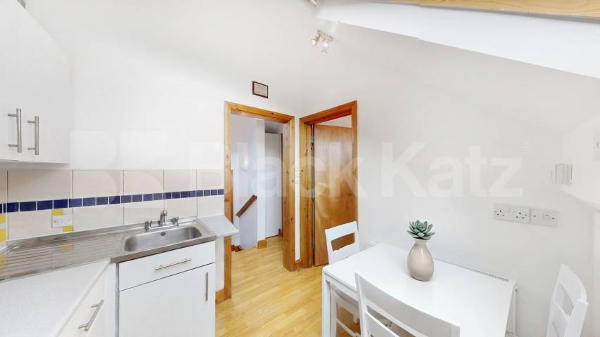 A spacious and well-presented studio flat available to rent in a quiet residential area within easy walking distance of Dollis Hill Underground Station (Jubilee Line) Burnley Road, London, NW10,  London