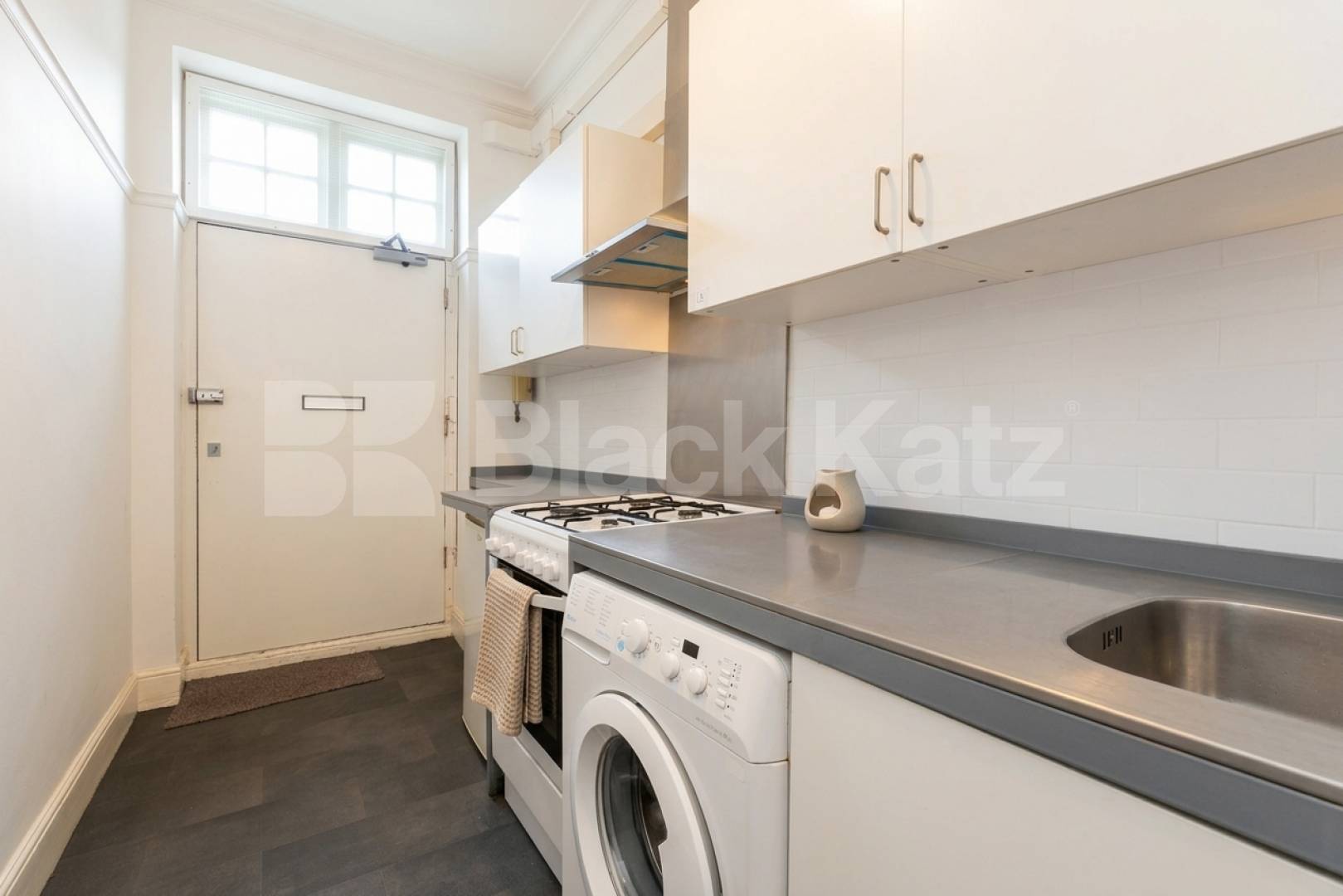Available from September A stunning and modern three bedroom apartment Vivian Avenue, Parade Mansions Vivian Avenue, NW4,  Parade Mansions Vivian Avenue