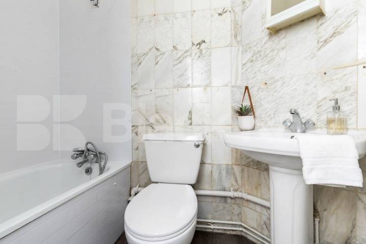 Available from September A stunning and modern three bedroom apartment Vivian Avenue, Parade Mansions Vivian Avenue, NW4,  Parade Mansions Vivian Avenue