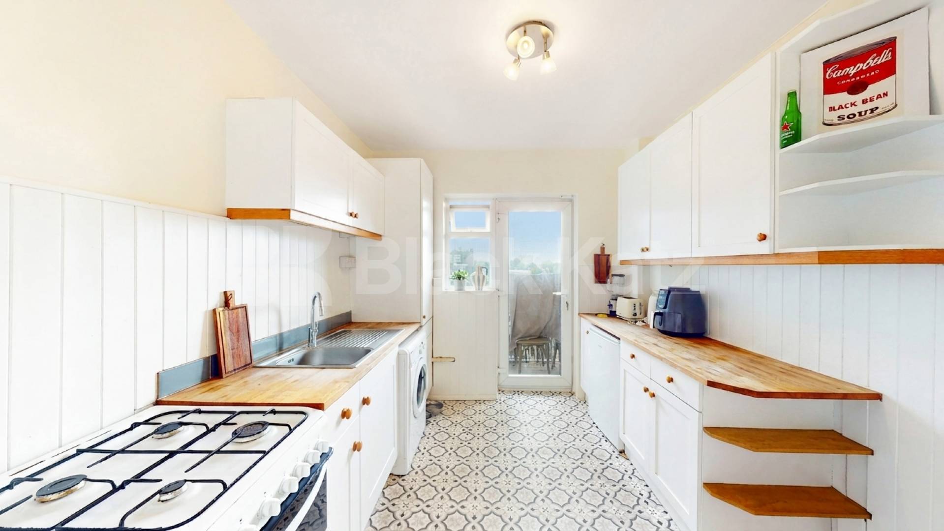 A spacious and well-presented two-bedroom furnished flat located on Uxbridge Road, W12 Hanover Court, Shepherds Bush, W12,  Hanover Court