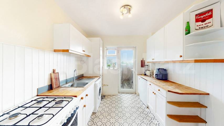 A spacious and well-presented two-bedroom furnished flat located on Uxbridge Road, W12 Hanover Court, Shepherds Bush, W12,  Hanover Court