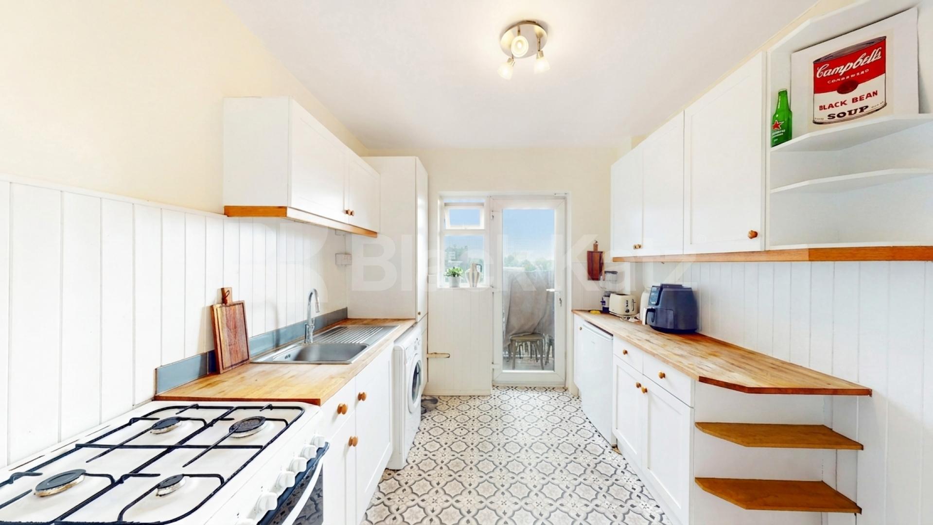 A spacious and well-presented two-bedroom furnished flat located on Uxbridge Road, W12 Hanover Court, Shepherds Bush, W12,  Hanover Court