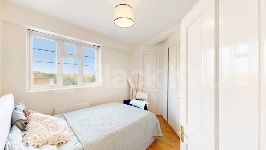 A spacious and well-presented two-bedroom furnished flat located on Uxbridge Road, W12 Hanover Court, Shepherds Bush, W12,  Hanover Court