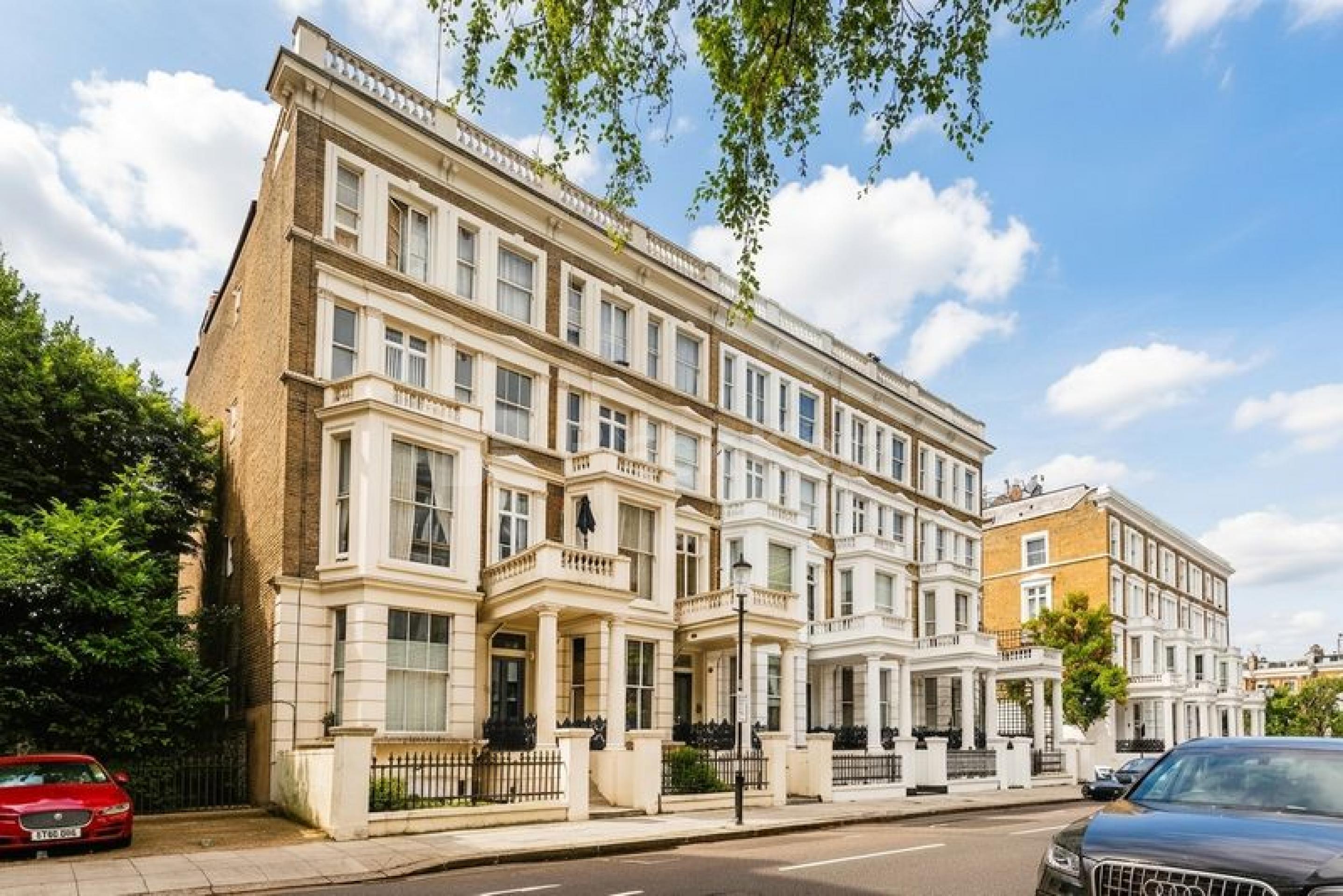 **VIRTUALLY STAGED** Black Katz are proud to offer this centrally located one bedroom flat located on a beautiful tree lined street seconds away from Earls Court tube station (District and Piccadilly Lines) Nevern Road, London, SW5,  London SW5