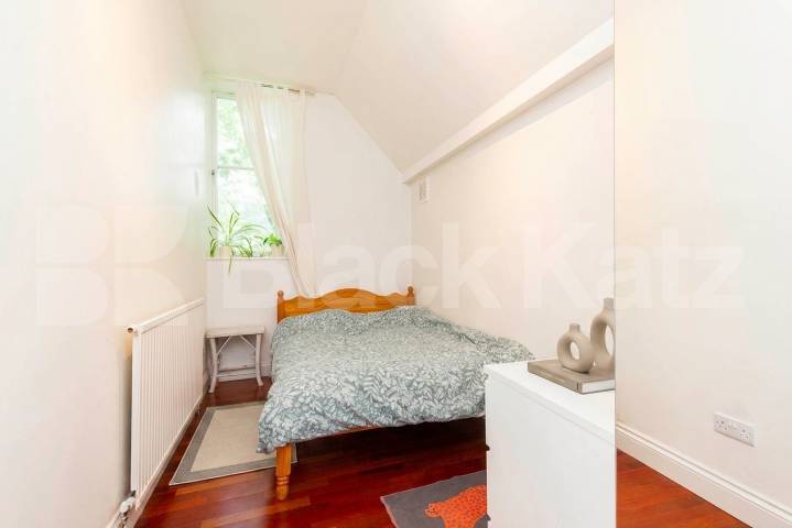 Available end of July- A modern, split level, four bedrooms two bathrooms apartment set in a very well maintained Victorian conversion Broadhurst Gardens, London, NW6,  London